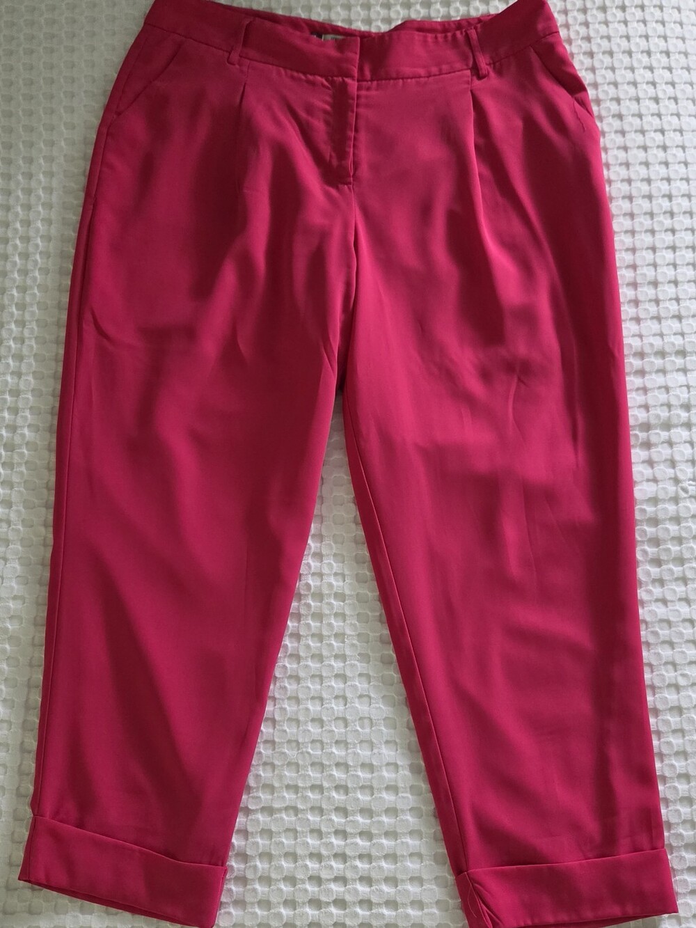 Jennifer Lopez Fuchsia Capri Pants